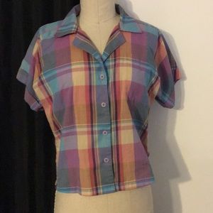 Super cute vintage button up plaid top.
